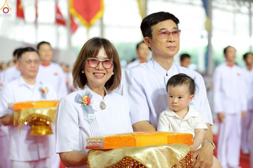 ภาพ No.243920:วันอาทิตย์ที่ 7 กันยายน พ.ศ. 2568 พิธีทอดผ้าป่าสมทบกฐินวัดพระธรรมกาย และสมทบกฐิน 30,000 วัดทั่วไทย ครั้งที่ 2 ณ ห้องแก้วสารพัดนึก 1 วัดพระธรรมกาย