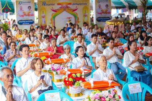 ภาพ No.170727:พิธีทอดกฐิน ณ วัดมงคลพุการาม ปทุมธานี ในโครงการกฐินสามัคคีทั่วไทย 30,000 วัด บูชาธรรม 80 ปี หลวงพ่อธัมมชโย โดยคณะศิษยานุศิษย์วัดพระธรรมกาย วันที่ 27 ตุลาคม พ.ศ. 2567