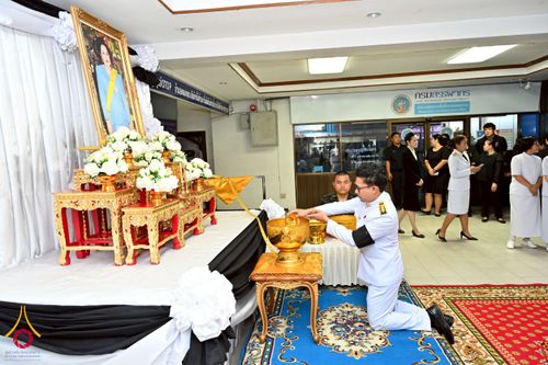 ภาพ No.260884:อำเภอคลองหลวง จัดพิธีสรงน้ำพระบรมศพ สมเด็จพระนางเจ้าสิริกิติ์ พระบรมราชินีนาถ พระบรมราชชนนีพันปีหลวง  ด้วยสำนึกในพระมหากรุณาธิคุณตราบนิจนิรันดร์ วันที่ 26 ตุลาคม พ.ศ. 2568 เวลา 09.30 น. ณ ที่ว่าการอำเภอคลองหลวง จังหวัดปทุมธานี