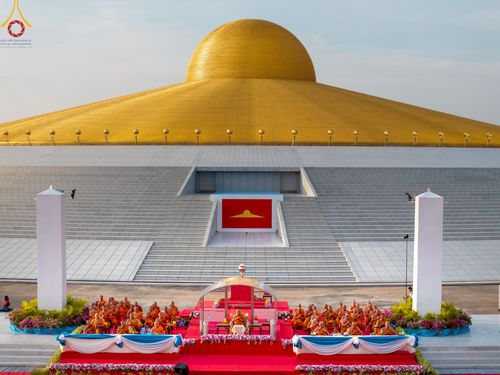 ภาพ No.219572:วันอังคารที่ 22 เมษายน พ.ศ. 2568 พิธีถวายมหาสังฆทานคณะสงฆ์ 40,000 กว่าวัดทั่วประเทศ เนื่องในวันคุ้มครองโลก ณ วัดพระธรรมกาย จ.ปทุมธานี