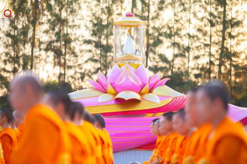 ภาพ No.192951:พิธีตักบาตรพระธรรมยาตรา ณ อนุสรณ์สถานคลองบางนางแท่น อ.สามพราน จ.นครปฐม ในโครงการธรรมยาตรา กตัญญูบูชา มหาปูชนียาจารย์ พระมงคลเทพมุนี(สด จนฺทสโร) พระผู้ปราบมาร อนุสรณ์สถาน 7 แห่ง ปีที่ 13 วันที่ 11 มกราคม พ.ศ.2568