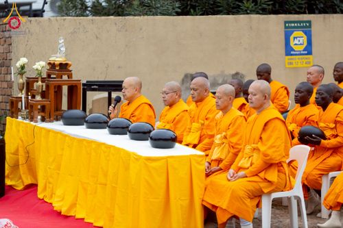 ภาพ No.232992:วันอาทิตย์ 29 มิถุนายน พ.ศ. 2568 กิจกรรมอบรมธรรมทายาทแอฟริกาใต้  ปฏิบัติธรรมสร้างสันติสุขภายใน แสงแห่งพุทธธรรมสู่แผ่นดินแอฟริกาใต้ ณ บริเวณหน้าวัดพระธรรมกายโจฮันเนสเบิร์ก