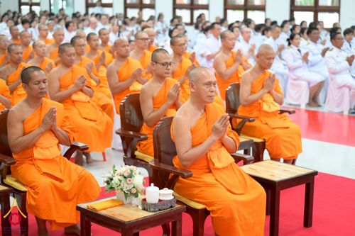 ภาพ No.262473:วันที่ 30 ตุลาคม พ.ศ. 2568 พสกนิกรอำเภอคลองหลวง จัดพิธีบำเพ็ญกุศลสัตตมวาร ถวายพระราชกุศลแด่สมเด็จพระพันปีหลวง ณ วัดพระธรรมกาย