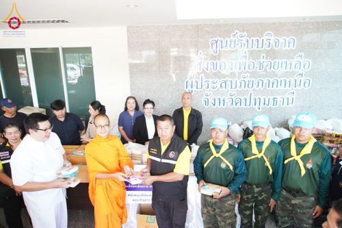 ภาพ No.159389:วัดพระธรรมกาย มูลนิธิธรรมกาย คณะศิษยานุศิษย์ฯ มอบถุงยังชีพ ข้าวสารอาหารแห้ง สมทบศูนย์รับบริจาคช่วยเหลือ ผู้ประสบภัยภาคเหนือ จังหวัดปทุมธานี มอบชุดอาหารปรุงสุกใหม่ ส่งแรงใจแก่เจ้าหน้าที่ผู้ปฏิบัติงาน และจิตอาสา วันที่ 27 กันยายน พ.ศ. 2567