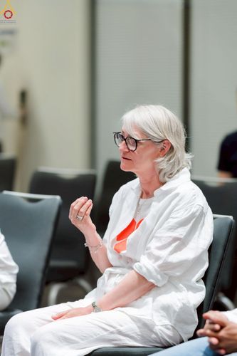 ภาพ No.229348:วันที่ 15 มิถุนายน พ.ศ. 2568 Meditation wisdom talks 2025 โดย พระอาจารย์ไมเคิล วีรธมฺโม และ พระอาจารย์นิค สนฺตจิตฺโต โดยมีผู้เข้าร่วมโครงการ เป็นชาวสวีเดนและชาวยุโรป จำนวน 30 ท่าน  ณ โรงแรม Radissonblu waterfront กรุงสตอกโฮล์ม ประเทศสวีเดน