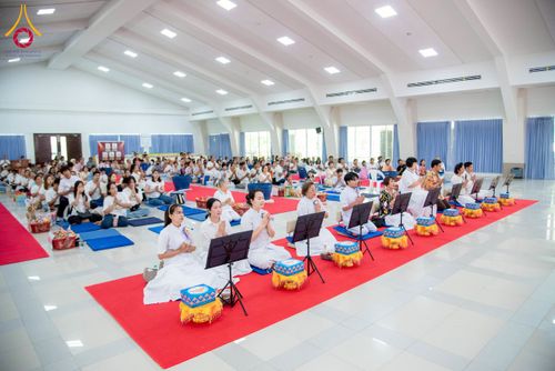 ภาพ No.218044:วันอาทิตย์ที่ 13 เมษายน พ.ศ. 2568 พิธีตักบาตรฉลองสามเณรใหม่ 75 รูป เนื่องในวันสงกรานต์ (โครงการบรรพชาสามเณรฟื้นฟูพระพุทธศาสนาทั่วไทย ประจำปีพุทธศักราช 2568) ณ ศูนย์ปฏิบัติธรรมระยอง(บ้านช่องลม) ตำบลบางบุตร อำเภอบ้านค่าย จังหวัดระยอง