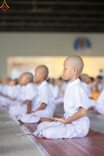 ภาพ No.133900:พิธีขอขมามอบผ้าไตร โครงการบรรพชาสามเณร ศูนย์อบรมวัดพระธรรมกาย ณ วัดพระธรรมกาย วันเสาร์ที่ 6 เมษายน พ.ศ. 2567