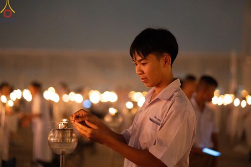 ภาพ No.125008:พิธีเวียนประทักษิณและจุดมาฆประทีป (ชุดที่ 2) ในวันมาฆบูชา เสาร์ที่ 24 กุมภาพันธ์ พ.ศ. 2567 ณ พระมหาธรรมกายเจดีย์ วัดพระธรรมกาย