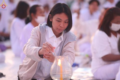 ภาพ No.194820:พิธีจุดประทีปถวายเป็นพุทธบูชา และบูชาธรรมมหาปูชนียาจารย์ ณ วัดสองพี่น้อง ต.ต้นตาล อ.สองพี่น้อง จ.สุพรรณบุรี ในโครงการธรรมยาตรา กตัญญูบูชา มหาปูชนียาจารย์ พระมงคลเทพมุนี(สด จนฺทสโร) พระผู้ปราบมาร อนุสรณ์สถาน 7 แห่ง ปีที่ 13 วันที่ 14 มกราคม พ.ศ. 2568