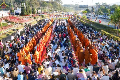 พิธีตักบาตรพระ ๒๐๐ รูป  "สร้างบุญใหญ่ ส่งท้ายปีเก่า ต้อนรับปีใหม่ ๒๕๖๗" วันอาทิตย์ที่ ๓๑ ธันวาคม ๒๕๖๖ ณ ถนนหน้าที่ว่าการอำเภอภูเรือ อำเภอภูเรือ จังหวัดเลย
