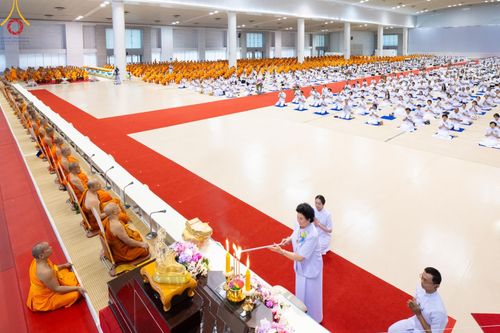 ภาพ No.146083:วันมหารำลึก ครั้งที่ 34 พิธีร่วมรำลึกถึงนักสร้างบารมีที่ล่วงลับไปแล้ว , พิธีสวดพระพุทธมนต์ ณ ห้องแก้วสารพัดนึก 1 วัดพระธรรมกาย วันเสาร์ที่ 27 กรกฎาคม พ.ศ. 2567