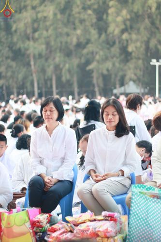 ภาพ No.107529:พิธีตักบาตรพระธรรมยาตราฯ ในโครงการธรรมยาตรากตัญญูบูชา มหาปูชนียาจารย์ พระมงคลเทพมุนี(สด จนฺทสโร) พระผู้ปราบมาร ปีที่ 12 ณ อนุสรณ์สถานมหาวิหารพระมงคลเทพมุนี อ.สองพี่น้อง จ.สุพรรณบุรี วันที่ 7 มกราคม พ.ศ. 2567