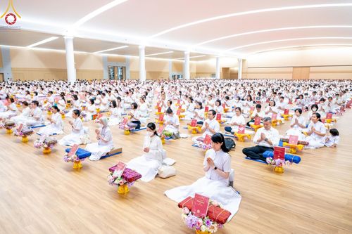 ภาพ No.138794:พิธีถวายกองทุนสนับสนุน การสร้างพระไตรปิฎกฉบับธรรมชัย และอนุรักษ์คัมภีร์ใบลาน น้อมบูชาธรรมหลวงพ่อธัมมชโย 80 ปี ณ ห้องแก้วสารพัดนึก 2 วัดพระธรรมกาย วันเสาร์ที่ 1 มิถุนายน พศ. 2567