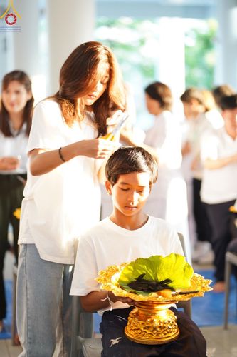 ภาพ No.132893:พิธีตัดปอยผม โครงการหน่อแก้วเปรียญธรรม รุ่นที่ 12 ณ ค่ายจองแชมป์ หมู่กฏิสามเณรเปรียญธรรม วัดพระธรรมกาย วันอาทิตย์ที่ 31 มีนาคม พ.ศ. 2567