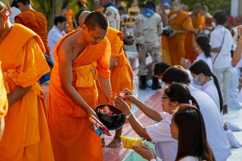 ภาพ No.131808:พิธีถวายสังฆทาน 323 วัด 4 จังหวัดชายแดนภาคใต้ ปีที่ 20 ครั้งที่ 167 และ พิธีมอบกองทุนหนุนแรงใจช่วยครูใต้ ปีที่ 17 ครั้งที่ 132 วันเสาร์ที่ 23 มีนาคม พ.ศ. 2567 ณ วัดมุจลินทวาปีวิหารพระอารามหลวง อ.หนองจิก จ.ปัตตานี