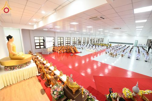 ภาพ No.194752:พิธีเจริญพระพุทธมนต์ และทำบุญตักบาตร ถวายพระราชกุศล แด่พระบาทสมเด็จพระเจ้าอยู่หัว เนื่องในโอกาสพระราชพิธีสมมงคล พระชนมายุเท่าพระบาทสมเด็จพระพุทธยอดฟ้าจุฬาโลกมหาราช สมเด็จพระปฐมบรมกษัตริยาธิราชแห่งพระราชวงศ์จักรี พุทธศักราช 2568 วันที่ 14 มกราคม พ.ศ. 2568