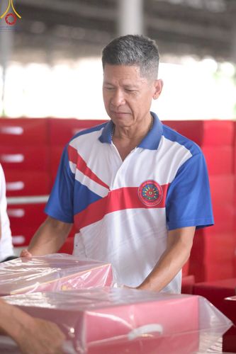 ภาพ No.214327:วันที่ 29 มีนาคม พ.ศ.2568 กิจกรรมใส่ถุงซิปกล่องไทยธรรม เพื่อรักษาความประณีตของกล่องไทยธรรม ในทุกสภาพอากาศ ณ บ้านแก้วเรือนทองคุณยาย วัดพระธรรมกาย