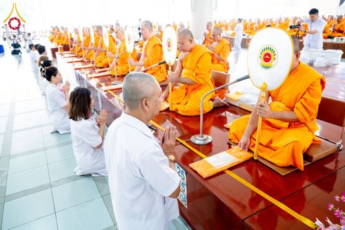 ภาพ No.245109:วันพุธที่ 10 กันยายน พ.ศ. 2568 พิธีถวายภัตตาหารเมนูสวรรค์ เนื่องในวันครบ 25 ปี วันละสังขารคุณยายอาจารย์มหารัตนอุบาสิกาจันทร์ ขนนกยูง ณ หอฉันคุณยายอาจารย์ฯ วัดพระธรรมกาย