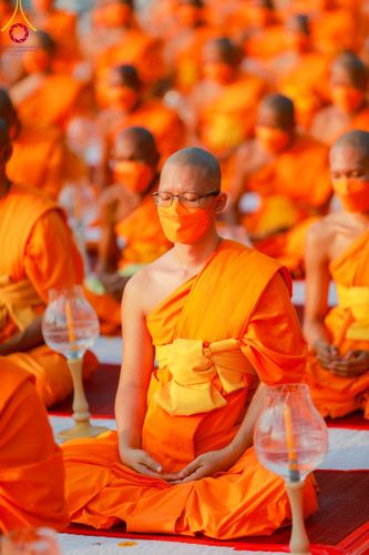 ภาพ No.109567:พิธีจุดประทีปถวายเป็นพุทธบูชา และบูชาธรรมมหาปูชนียาจารย์ วันที่ 10 มกราคม พ.ศ. 2567 ณ อนุสรณ์สถานคลองบางนางแท่น อ.สามพราน จ.นครปฐม