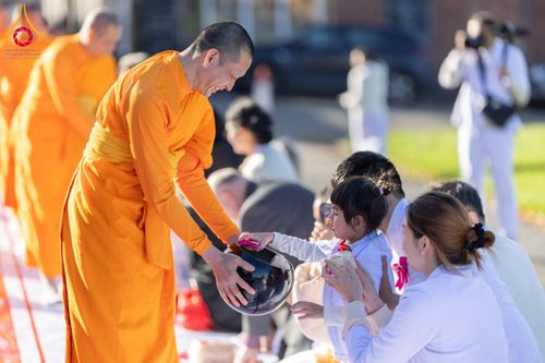 ภาพ No.173101:พิธีกฐินปุญญรังสีเศรษฐี ณ วัดพระธรรมกายนิวคาสเซิล สหราชอาณาจักร วันอาทิตย์ที่ 27 ตุลาคม พ.ศ. 2567
