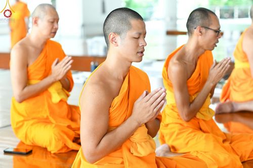 ภาพ No.165772:พิธีถวายภัตตาหารเมนูสวรรค์ วันที่ 26 ตุลาคม พ.ศ. 2567 ณ หอฉันคุณยายอาจารย์ฯ วัดพระธรรมกาย