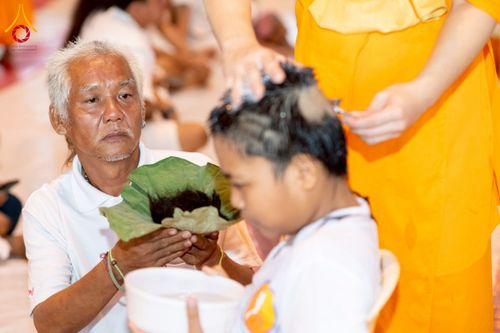 ภาพ No.214276:วันอาทิตย์ที่ 30 มีนาคม พ.ศ. 2568  พิธีปลงผมสามเณรฟื้นฟูทั่วไทย ณ มหารัตนวิหารคด คอร์ 22 วัดพระธรรมกาย จ.ปทุมธานี