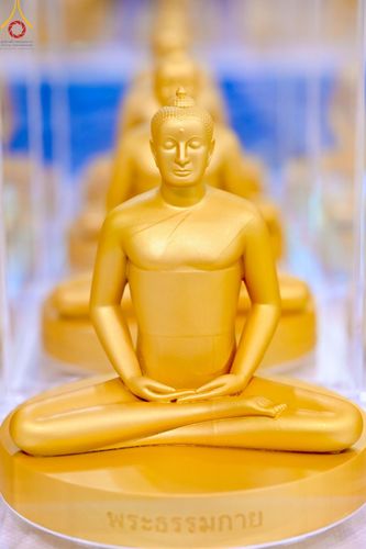 ภาพ No.159470:สัมมนาพิเศษและพิธีมอบองค์พระธรรมกาย 2,000 องค์ ณ ห้องแก้วสารพัดนึก 1 วัดพระธรรมกาย วันอาทิตย์ต้นเดือนที่ 6 ตุลาคม พ.ศ. 2567