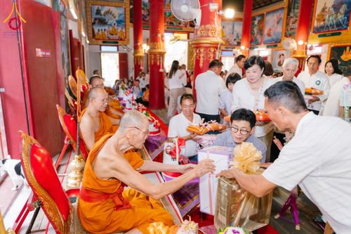 ภาพ No.169286:พิธีทอดกฐิน ณ วัดพุทธนิมิตร จ.เชียงใหม่ ในโครงการกฐินสามัคคีทั่วไทย 30,000 วัด บูชาธรรม 80 ปี หลวงพ่อธัมมชโย โดยคณะศิษยานุศิษย์วัดพระธรรมกาย วันที่ 24 ตุลาคม พ.ศ. 2567