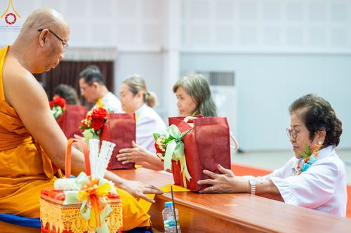 ภาพ No.87090:พิธีทักษิณานุปทานแด่บรรพชนตระกูลผ่องสวัสดิ์ และหมู่ญาติที่ล่วงลับไปแล้ว ณ มหาเจดีย์ทัตตชีโว ศูนย์อบรมเยาวชนกาญจนบุรี วันที่ 31 สิงหาคม พ.ศ. 2566