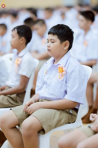 ภาพ No.245910:วันเสาร์ที่ 13 กันยายน พ.ศ. 2568 พิธีมอบผ้าไตรประธานกฐินสัมฤทธิ์เด็กดี V-Star ณ สภาธรรมกายสากล วัดพระธรรมกาย