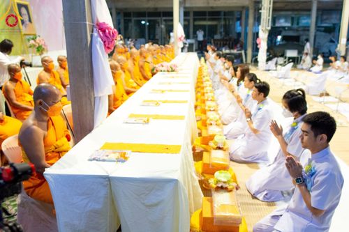 ภาพ No.111842:พิธีถวายภัตตาหารเป็นสังฆทาน แด่คณะพระธรรมยาตราฯ ในโครงการธรรมยาตรา กตัญญูบูชา มหาปูชนียาจารย์ พระมงคลเทพมุนี(สด จนฺทสโร) พระผู้ปราบมาร อนุสรณ์สถาน 7 แห่ง ปีที่ 12 วันที่ 14 มกราคม พ.ศ. 2567 ณ อนุสรณ์สถานมหาวิหารพระมงคลเทพมุนี  (โลตัสแลนด์) อ.สองพี่น้อง จ