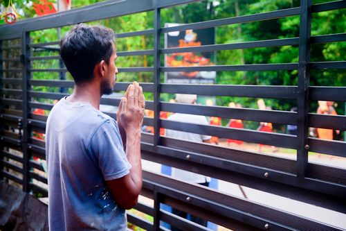 ภาพ No.140677:PhotoStory มหาศรัทธา ธรรมยาตราศรีลังกา EP.4 โครงการสยาม-ลังกา ธรรมยาตรา ฉลองเทศกาลวิสาขบูชาแห่งชาติ ศรีลังกา  บูชาธรรม 80 ปีหลวงพ่อธัมมชโย เส้นทางจาก เมืองดัมบูลลา ไปยัง เมืองมาตะเล  ตั้งแต่วันที่ 17-20 พฤษภาคม พ.ศ. 2567