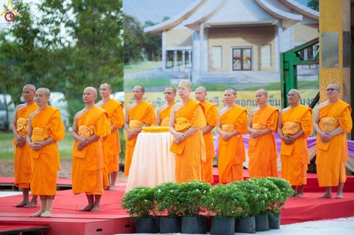 ภาพ No.84369:พิธีทอดผ้าป่า พิธีอัญเชิญปฐมรัตนปฐวี และพิธีตอกเสาเข็มต้นสุดท้าย เพื่อสถาปนาอาคาร 80 ปี หลวงพ่อธัมมชโย ณ ศูนย์ปฏิบัติธรรมวิหารแดง ตำบลเจริญธรรม อำเภอวิหารแดง จ.สระบุรี  วันที่ 23 กรกฎาคม พ.ศ. 2566