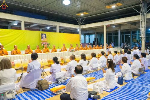 ภาพ No.188904:พิธีถวายภัตตาหารเป็นสังฆทาน แด่พระธรรมยาตรา ในโครงการธรรมยาตรา กตัญญูบูชา มหาปูชนียาจารย์ พระมงคลเทพมุนี(สด จนฺทสโร) พระผู้ปราบมาร ปีที่ 13 ณ อนุสรณ์สถานมหาวิหารพระมงคลเทพมุนี (โลตัสแลนด์) อ.สองพี่น้อง จ.สุพรรณบุรี วันที่ 4 มกราคม พ.ศ.2568