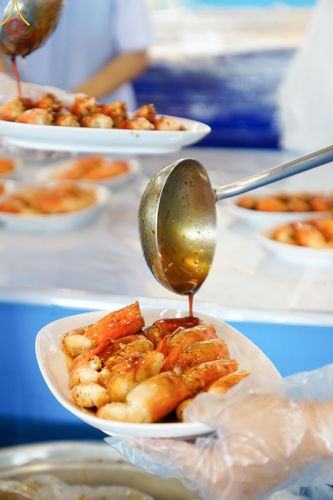 ภาพ No.60207:คณะสงฆ์ 10,000 กว่าวัดฉันภัตตาหารเพล ในวันคุ้มครองโลก วันจันทร์ที่ 22 เมษายน พ.ศ. 2567 ณ สภาธรรมกายสากล วัดพระธรรมกาย