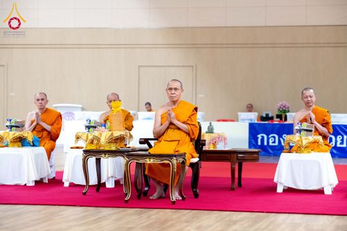 ภาพ No.208778:พระบาทสมเด็จพระเจ้าอยู่หัวทรงพระกรุณาโปรดเกล้าฯ พระราชทานภัตตาหารพระราชทาน แด่พระภิกษุ สามเณร ในการสอบบาลีสนามหลวง ณ วัดพระธรรมกาย วันที่ 22 กุมภาพันธ์ พ.ศ. 2568 ณ วัดพระธรรมกาย อำเภอคลองหลวง จังหวัดปทุมธานี