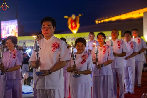 ภาพ No.160576:พิธีจุดประทีป 20,000 ดวง บูชาพระมหาธรรมกายเจดีย์ และบูชาพระมงคลเทพมุนี (สด จนฺทสโร) พระผู้ปราบมาร ณ ลานธรรม พระมหาธรรมกายเจดีย์ วัดพระธรรมกาย จ.ปทุมธานี วันที่ 10 ตุลาคม พ.ศ. 2567