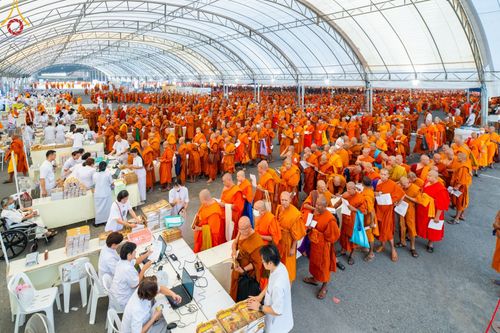 ภาพ No.60310:การต้อนรับพระสังฆาธิการ 10,000 กว่าวัดทั่วประเทศ พิธีมอบปัจจัยช่วยเหลือครู 4 จังหวัดชายแดนภาคใต้ พิธีปฏิบัติธรรม ในวันคุ้มครองโลก วันจันทร์ที่ 22 เมษายน พ.ศ.2567 ณ วัดพระธรรมกาย จ.ปทุมธานี