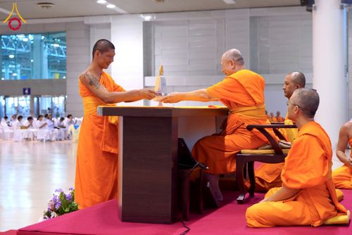 ภาพ No.232145:วันอาทิตย์ที่ 6 กรกฏาคม พ.ศ. 2568 พิธีมอบโล่เกียรติคุณ สวดธัมมจักกัปปวัตตนสูตร และรางวัลโครงการผู้นำแสงสว่างออนไลน์ ณ ห้องแก้วสารพัดนึก1 สภาธรรมกายสากล วัดพระธรรมกาย