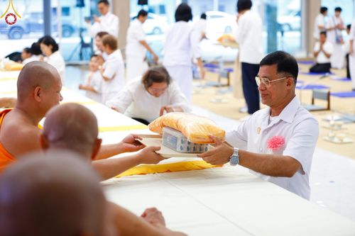 ภาพ No.127827:พิธีถวายภัตตาหารเป็นสังฆทาน แด่คณะพระธรรมยาตราฯ ในโครงการธรรมยาตราอัญเชิญพระบรมสารีริกธาตุ ประดิษฐาน ณ มหารัตนเจดีย์สิริปทุมสวรรค์ อ.บางกล่ำ จ.สงขลา วันที่ 9 มีนาคม พ.ศ. 2567