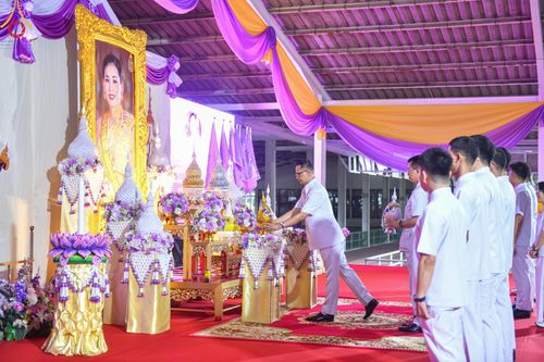 ภาพ No.138955:กิจกรรมเฉลิมพระเกียรติ สมเด็จพระนางเจ้าฯ พระบรมราชินี เนื่องในโอกาสวันเฉลิมพระชนมพรรษา พิธีเจริญพระพุทธมนต์ , ทำบุญตักบาตรพระสงฆ์ ถวายพระราชกุศล , พิธีถวายเครื่องราชสักการะ , และพิธีจุดเทียนถวายพระพรชัยมงคล วันที่ 3 มิถุนายน พ.ศ. 2567 ณ อาคารโถงช้าง วัดพ