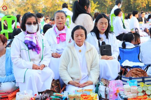 ภาพ No.103834:พิธีตักบาตรพระ 1,000 รูป ครั้งที่ 7 ถวายเป็นพุทธบูชา เพื่อช่วยเหลือคณะสงฆ์ 323 วัด 4 จังหวัดชายแดนภาคใต้ และถวายแด่คณะสงฆ์จังหวัดพิษณุโลก ณ ลานธรรมธุดงคสถานพิษณุโลก อ.วังทอง จ.พิษณุโลก วันที่ 24 ธันวาคม พ.ศ. 2566