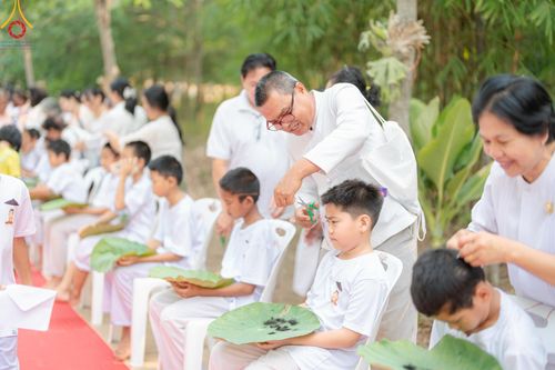 ภาพ No.135043: พิธีบรรพชาสามเณร  พิธีตักบาตรฉลองสามเณรใหม่ วันที่ 1 เมษายน พ.ศ.2567 ในโครงการบรรพชาสามเณรฟื้นฟูพระพุทธศาสนาทั่วไทย ณ ศูนย์ปฏิบัติธรรมแก้วเมืองเลย