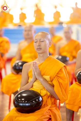 ภาพ No.223335:วันวิสาขบูชา วันอาทิตย์ที่ 11 พฤษภาคม พ.ศ. 2568 พิธีตักบาตร และปฎิบัติธรรม ณ สภาธรรมกายสากล วัดพระธรรมกาย