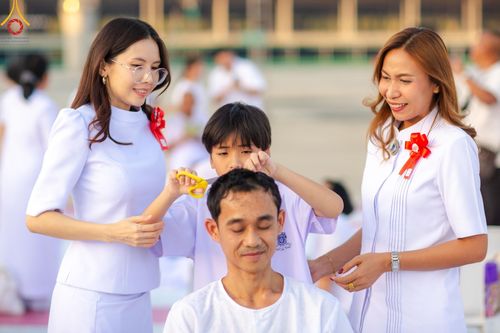 ภาพ No.179989:พิธีปลงผมนาคธรรมทายาท ในโครงการอุปสมบทหมู่ บูชาธรรมมหาปูชนียาจารย์ (ศูนย์อบรมวัดพระธรรมกาย) วันที่ 1 ธันวาคม พ.ศ. 2567 ณ ลานธรรมหารัตนวิหารคด วัดพระธรรมกาย จ.ปทุมธานี