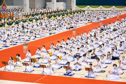 ภาพ No.95268:พิธีมุทิตาพระมหาเถระและพระเถระ ครั้งที่ 29 วันอาทิตย์ที่ 19 พฤศจิกายน พ.ศ. 2566 ณ ห้องแก้วสารพัดนึก สภาธรรมกายสากล วัดพระธรรมกาย