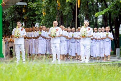 ภาพ No.228852:วันเสาร์ที่ 14 มิถุนายน พ.ศ. 2568 พิธีเวียนประทักษิณ , พิธีขอขมารับผ้าไตร ในโครงการบรรพชาอุปสมบทหมู่ ผู้บริหารรุ่นที่ 15 และ อุดมศึกษา รุ่นที่ 52 ณ โบสถ์พระไตรปิฎก วัดพระธรรมกาย