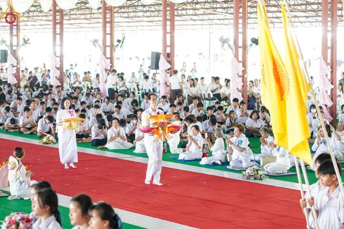ภาพ No.172477:พิธีทอดกฐินเพื่อสร้าง "ลานเอนกประสงค์พญานาค 4 ตระกูล" วันที่ 15 พฤศจิกายน พ.ศ.2567 ณ พุทธอุทยานนานาชาติ อ.โพนพิสัย จ.หนองคาย