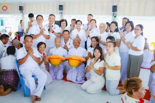 ภาพ No.186450:พิธีตัดปอย ปลงผม เวียนประทักษิณ  มอบบาตรผ้าไตร ขอขมาผู้ปกครอง และพิธีบรรพชาอุปสมบท  โครงการอุปสมบทหมู่บูชาธรรมมหาปูชนียาจารย์  ประจำปี 2567 ณ ศูนย์ปฏิบัติธรรมภาคใต้และวัดคงคาเลียบ อ.บางกล่ำ จ.สงขลา วันอาทิตย์ที่ 8 ธันวาคม พ.ศ. 2567