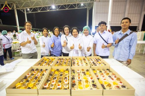 ภาพ No.203189:พิธีถวายภัตตาหารเป็นสังฆทาน แด่พระธรรมยาตรา ณ วัดพระธรรมกาย ตำบลคลองสาม อำเภอคลองหลวง จังหวัดปทุมธานี ในโครงการธรรมยาตรา กตัญญูบูชา มหาปูชนียาจารย์ พระมงคลเทพมุนี(สด จนฺทสโร) พระผู้ปราบมาร อนุสรณ์สถาน 7 แห่ง ปีที่ 13 วันที่ 29 มกราคม พ.ศ. 2568